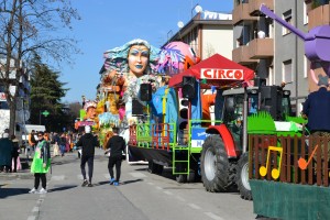 La strada in maschera