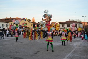 La strada in maschera